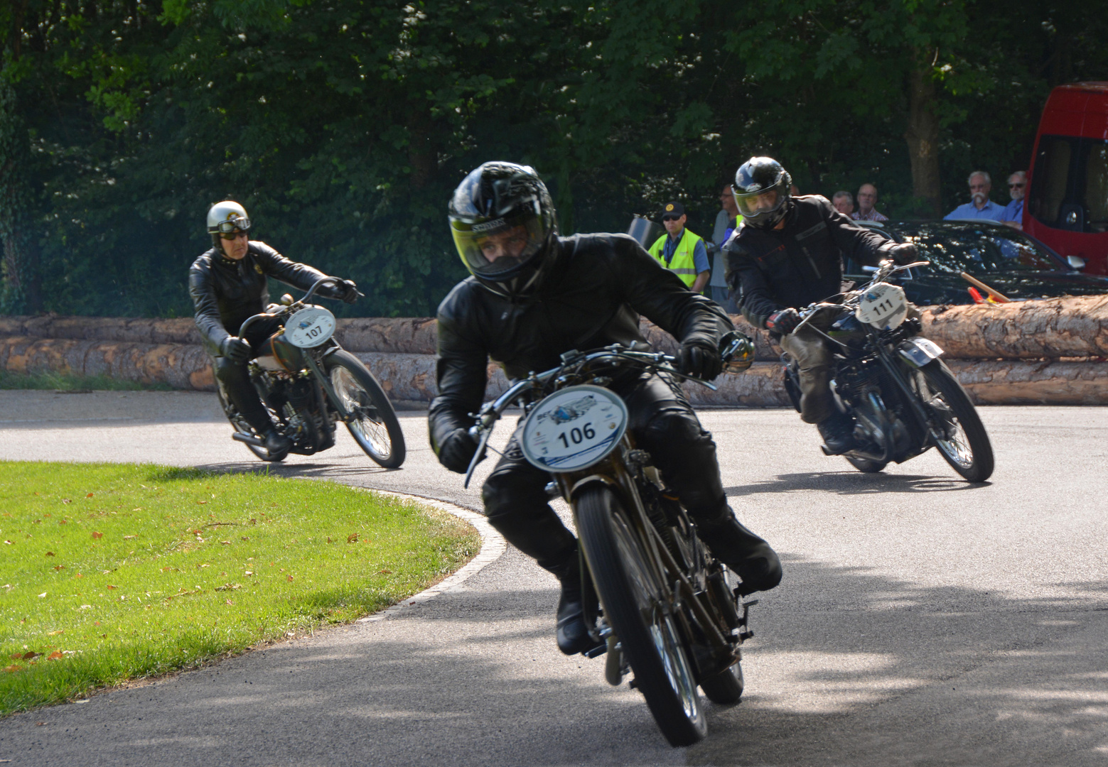 Motorrad in Schräglage