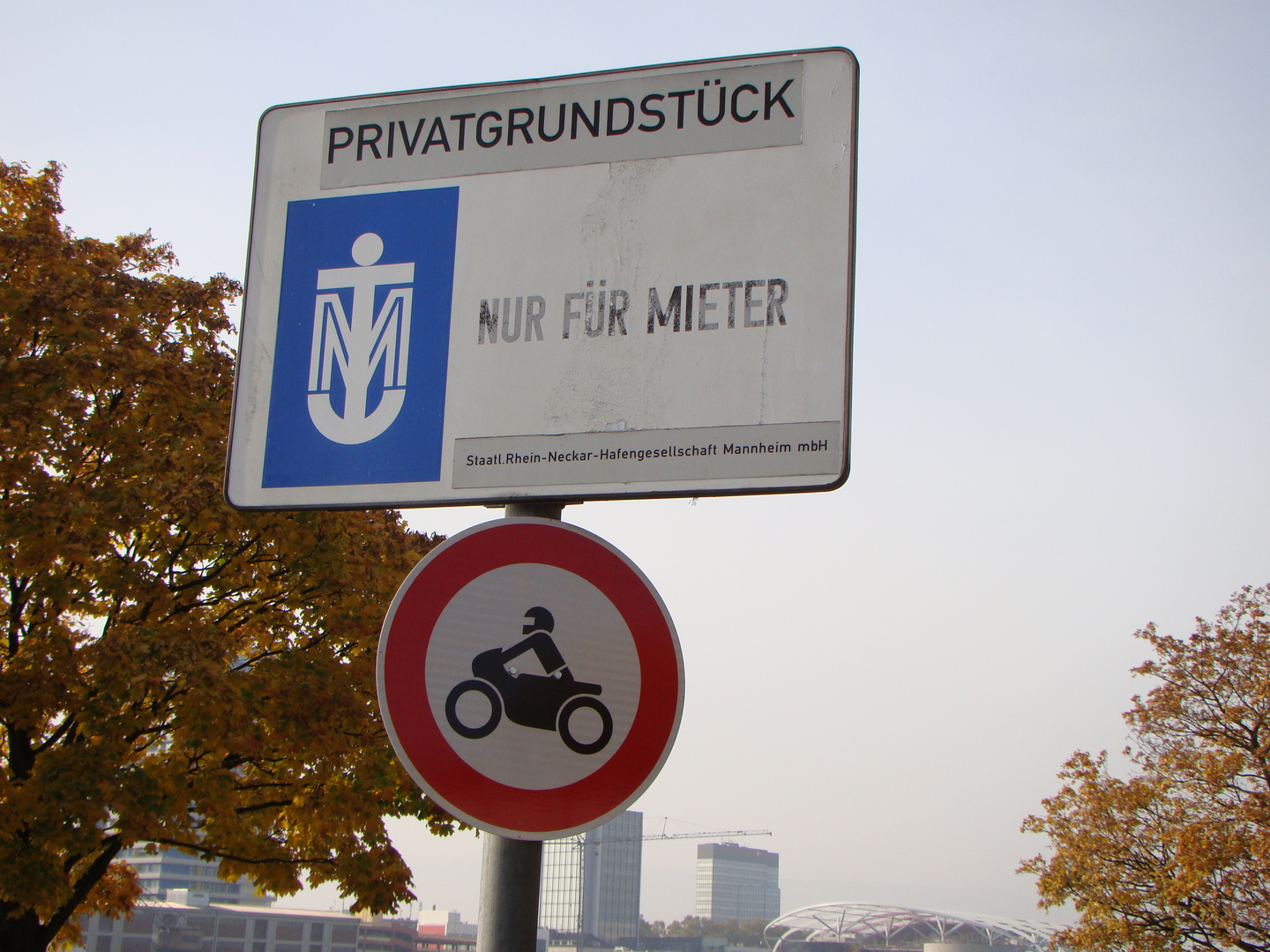 Motorradfahrer unerwünscht.....