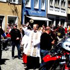 Motorradsegnung auf dem Marktplatz von Wangen/Allgäu