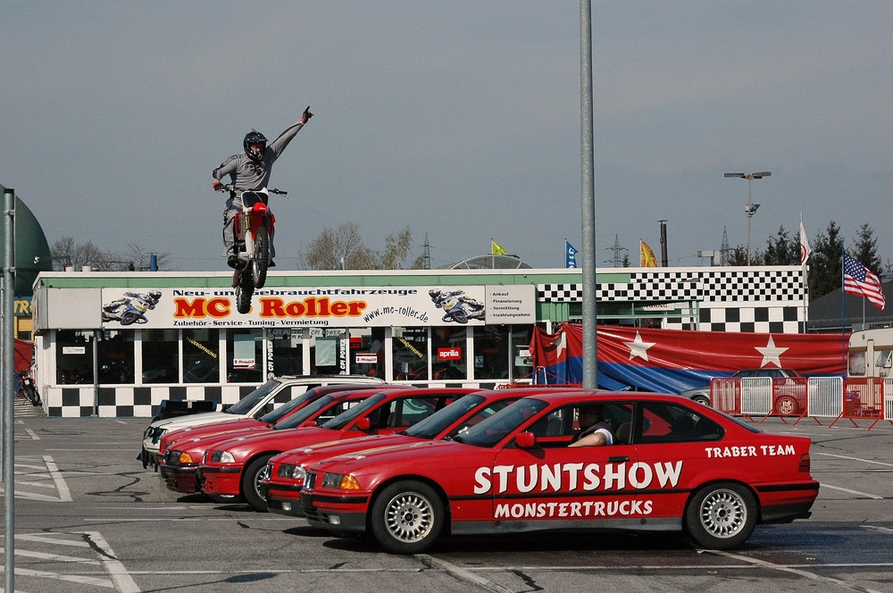 Motorradsprung bei der "Traberstuntshow"