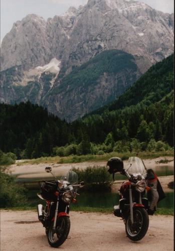 Motorräder im Tal