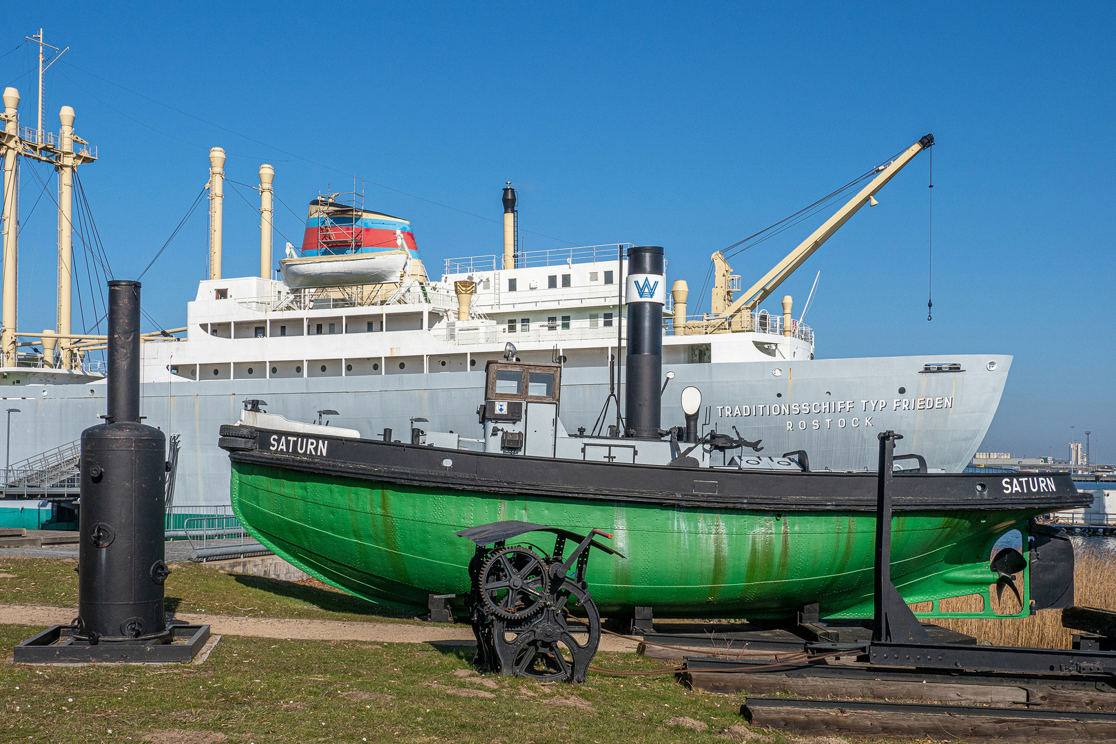 Motorschiff DRESDEN im IGA-Park