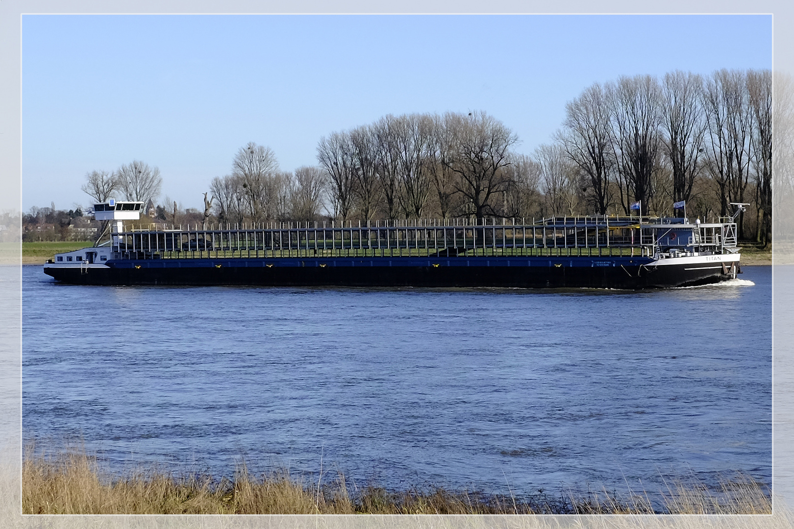 Motorschiff Titan auf dem Weg nach Ford Köln?