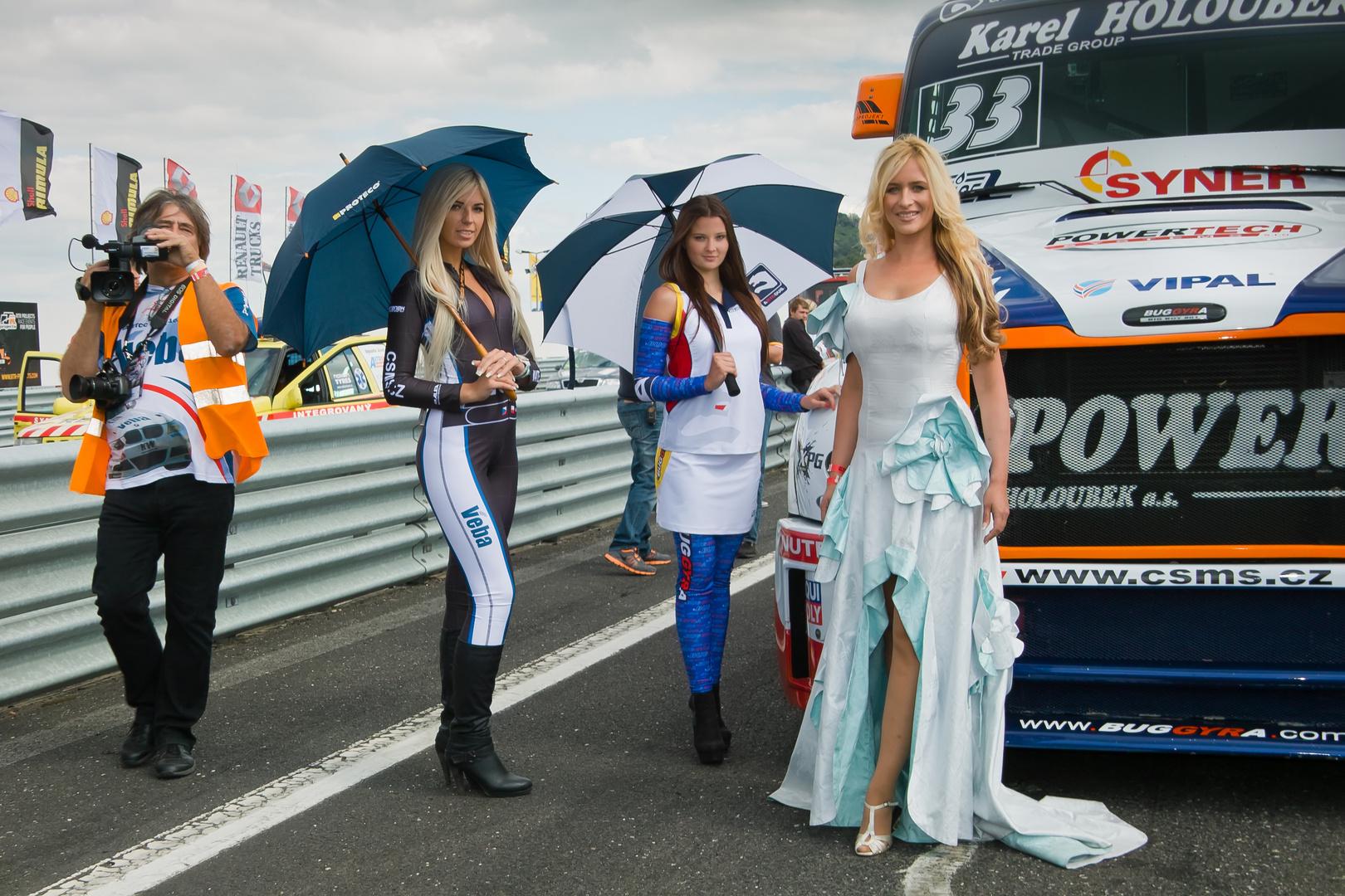 Motorsport und schöne Frauen