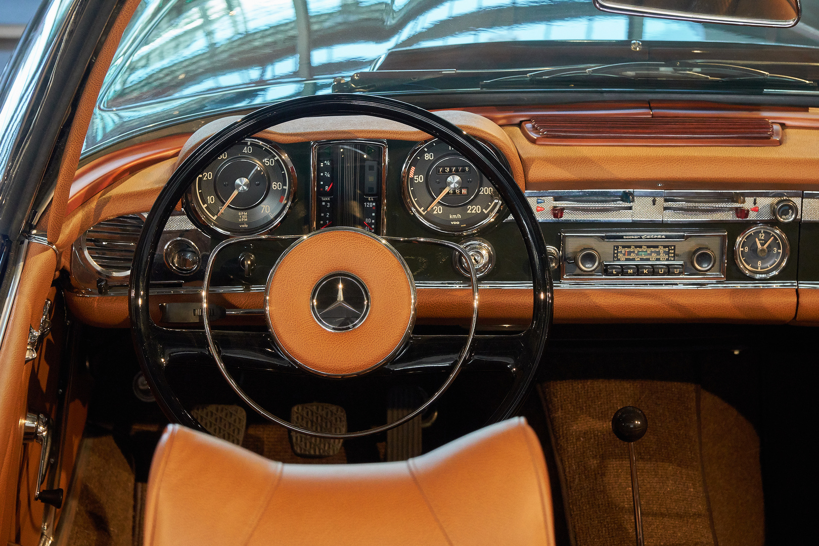 Motorworld Koeln - Oldtimer Mercedes Cockpit