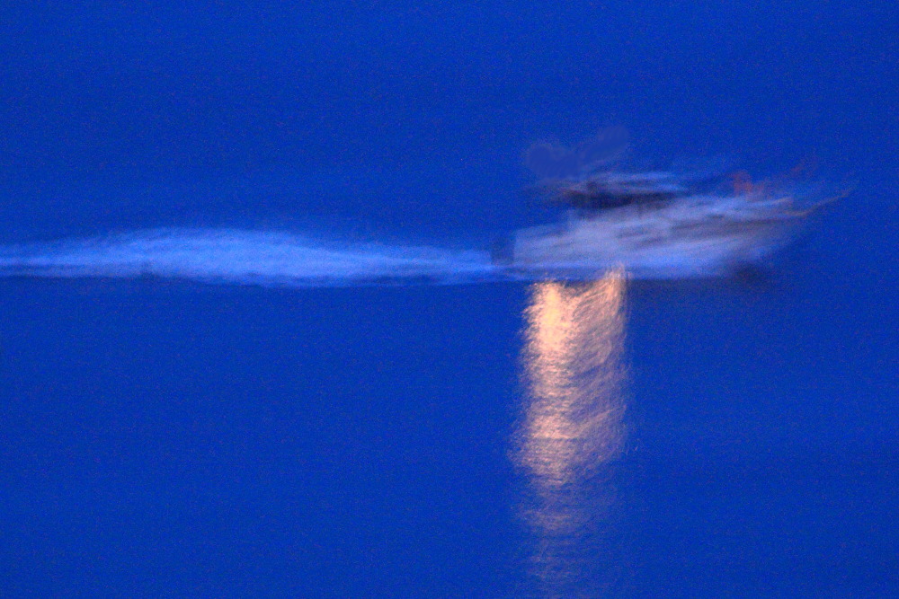 Motoryacht am Abend in Cannes, impressionistischer Versuch