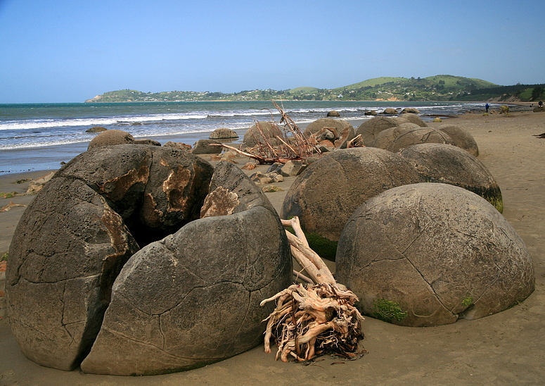 Moueraki Boulders .