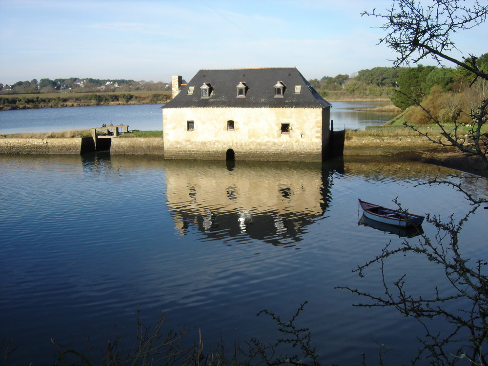 Moulin à eau en Bretagne von Akouatik 