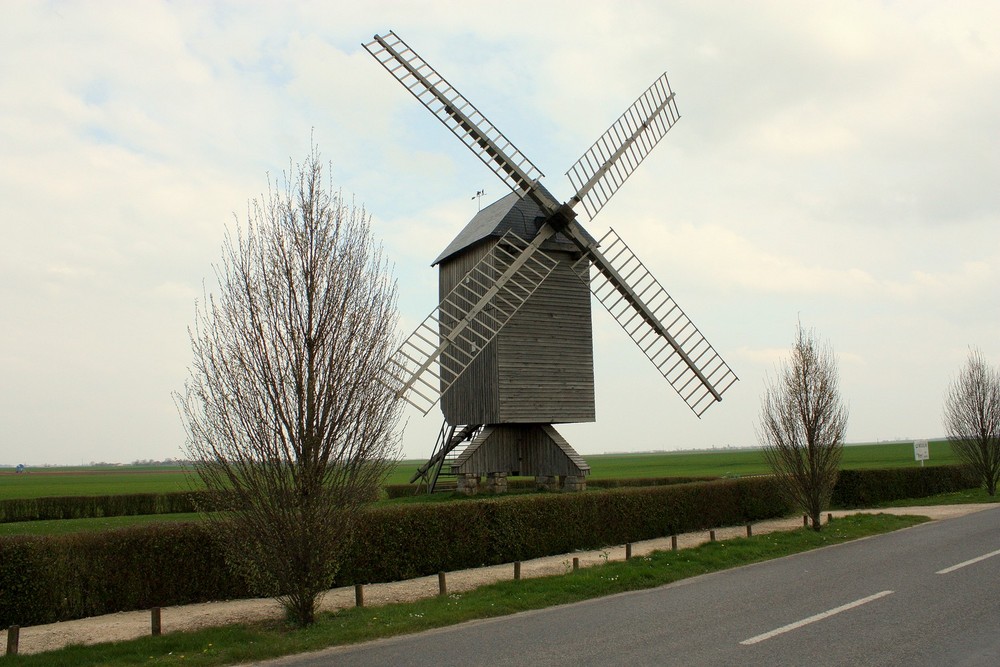 MOULIN A VENT RESTAURE