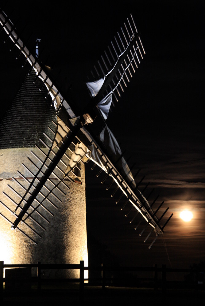 Moulin des Alouettes de nuit.