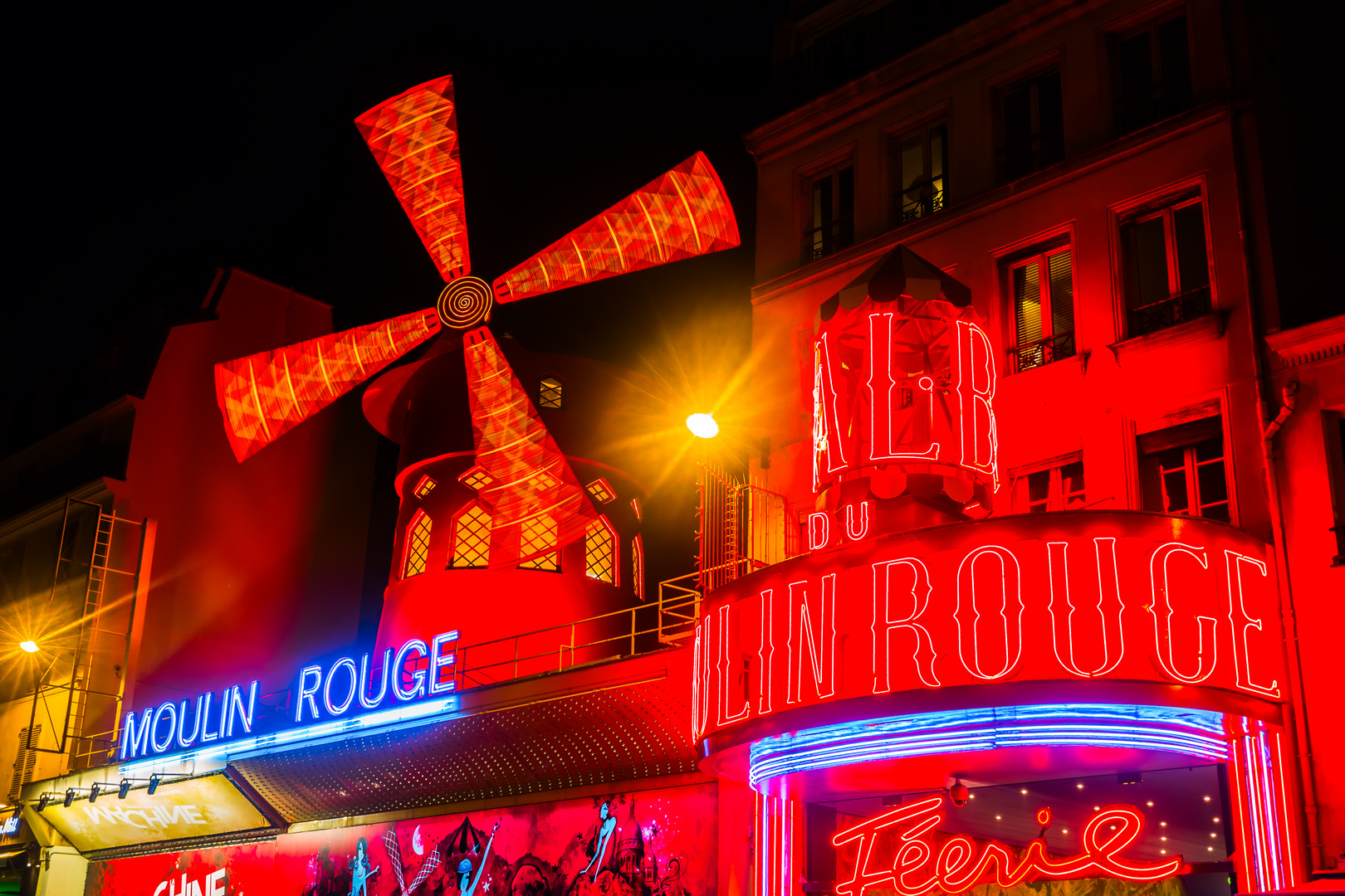 Moulin Rouge bei Nacht