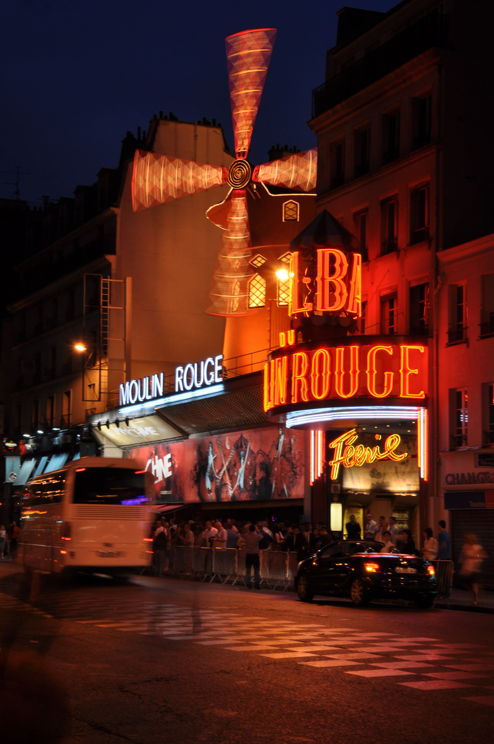 Moulin Rouge bei Nacht