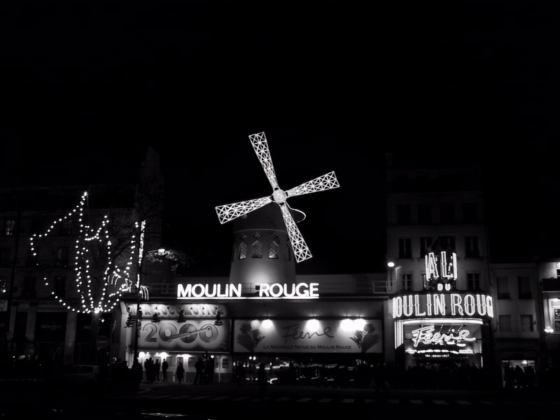 Moulin Rouge dans le Noir