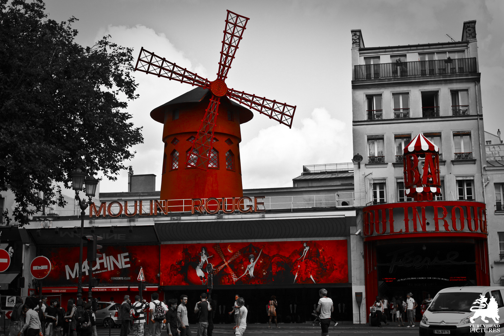 MOULIN ROUGE - PARIS -