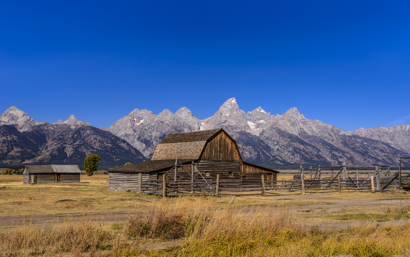 Moulton Barn gegen Teton Range, Wyoming, USA