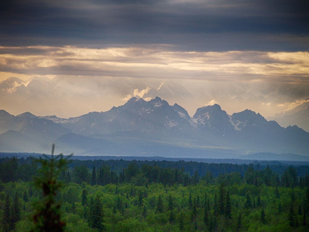 Mount McKinley in Wolken