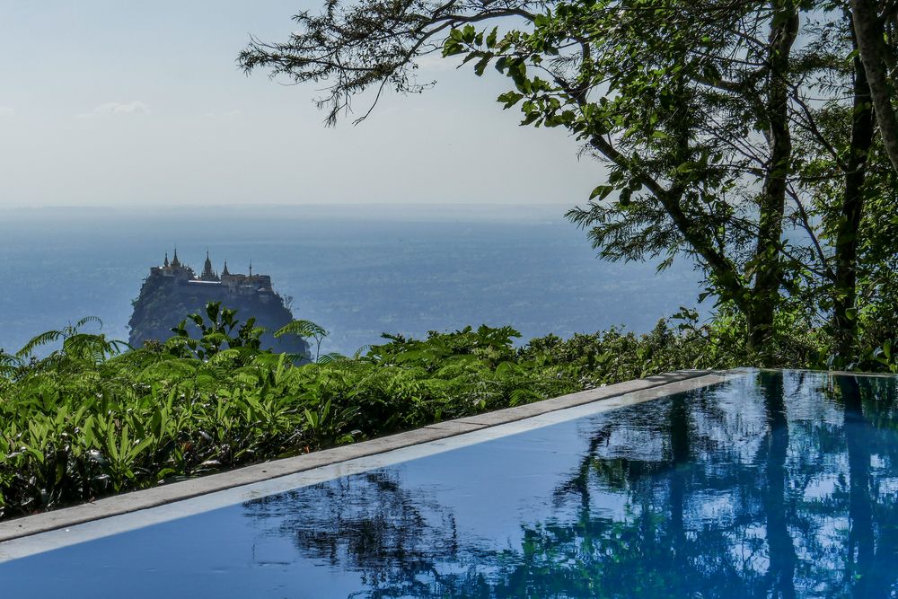 ...Mount Popa Blick vom Popa Mountain Resort aus... 