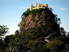 Mount Popa - Sitz der Geister