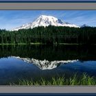 Mount Rainier spiegelt sich im Reflexian Lake