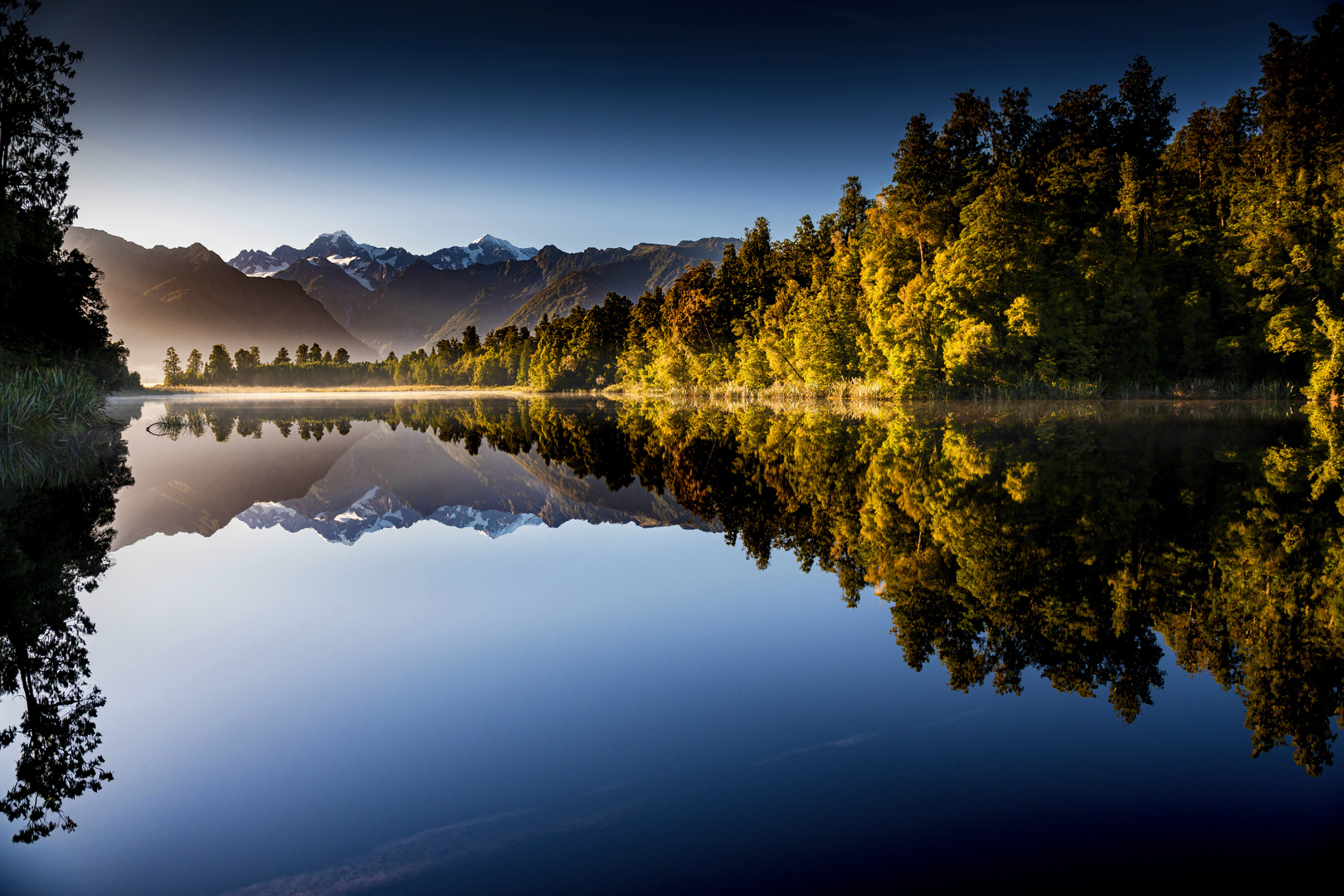 Mount Tasman und Mount Cook gespiegelt im Lake Matheson