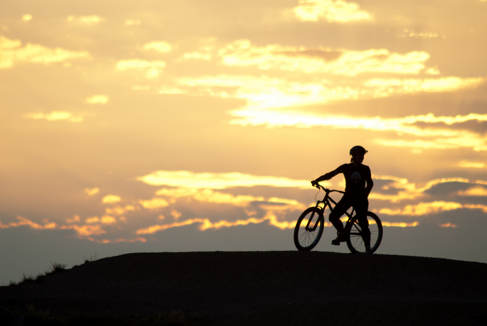 Mountain Bike Arena bei Sonnenuntergang