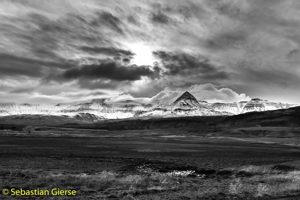 Mountain range near Borganes