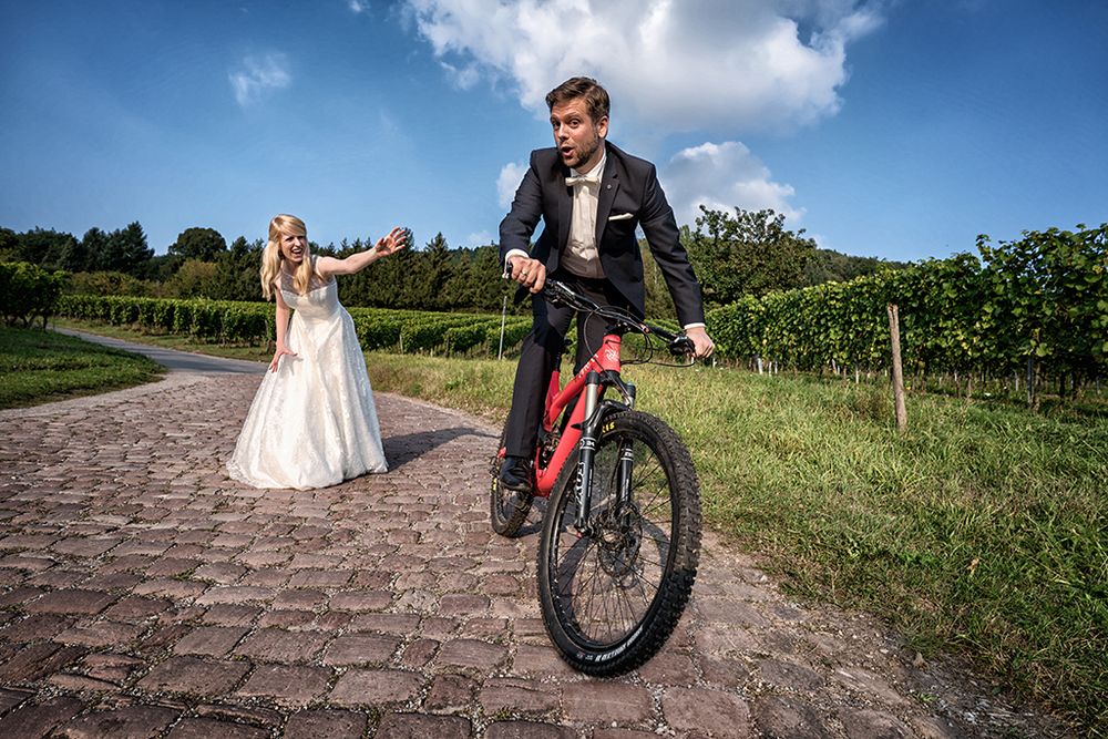 Mountainbiker Foto & Bild hochzeit, trash the dress, wedding Bilder