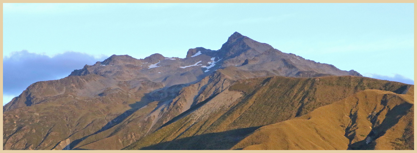 mountains near lake Pukaki