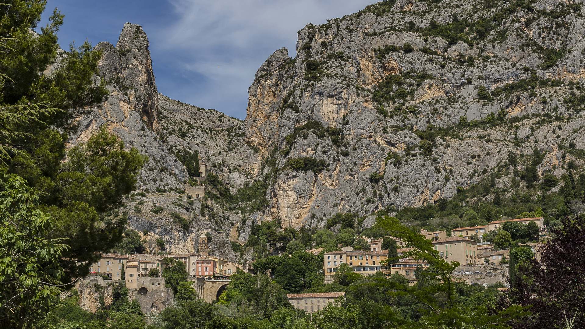 MOUSTIERS-SAINTE-MARIE