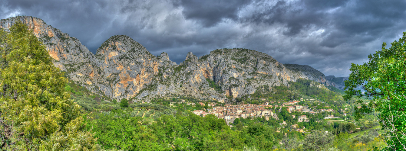 Moustiers Sainte Marie Panorama