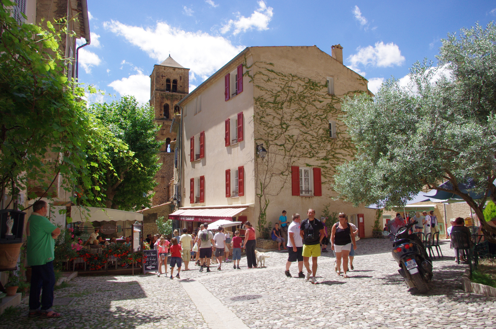 Moustiers Ste Marie ......