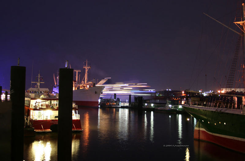 Moving ship in Hamburg