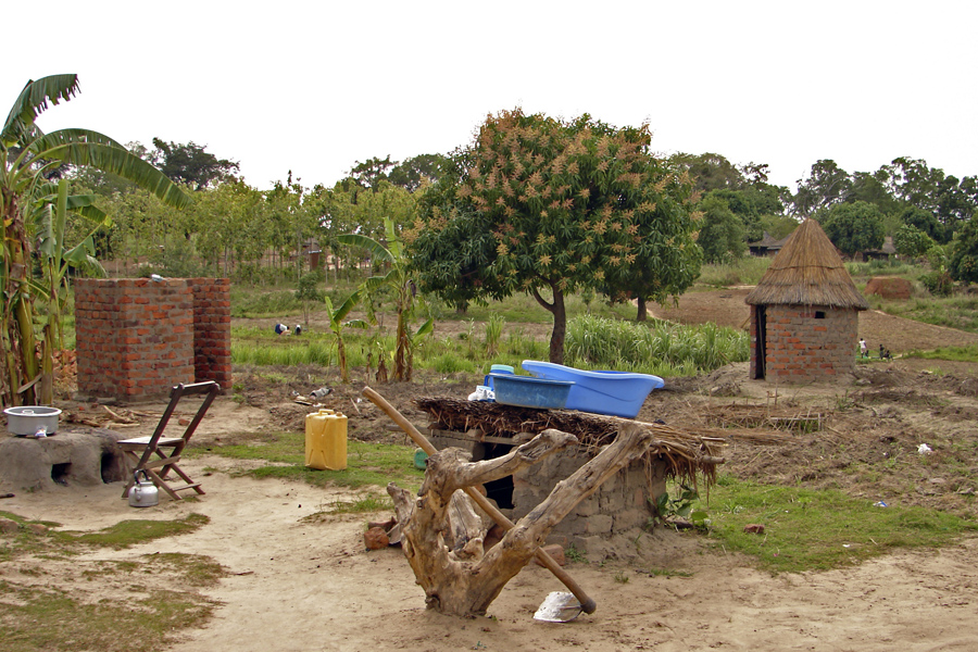 Moyo: bathroom, toilet and kitchen