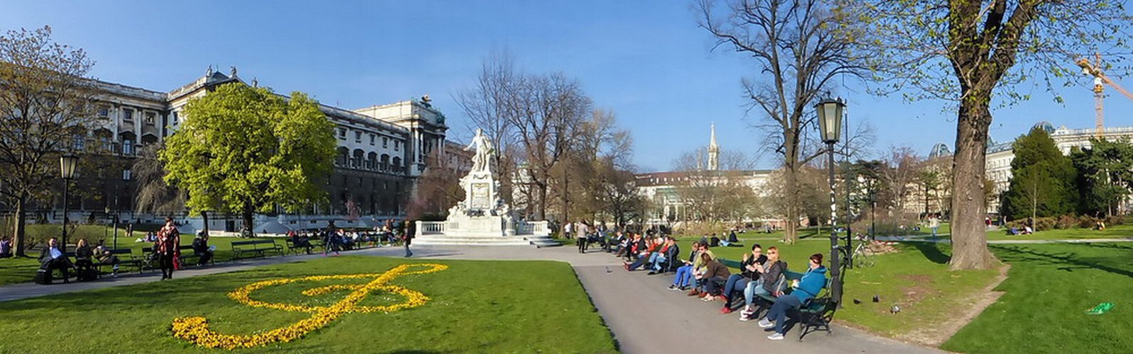 Mozartdenkmal hinter der Hofburg