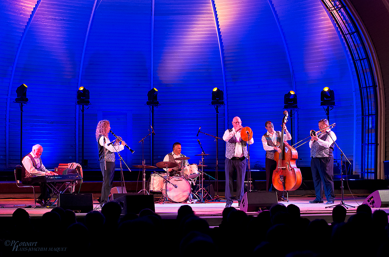 Mr. Acker Bilk and his Paramount Jazzband