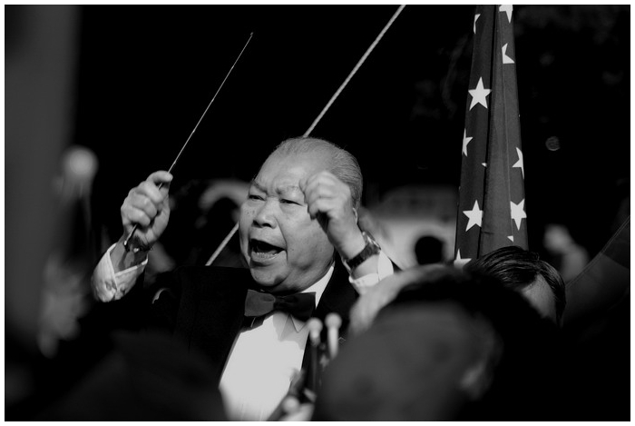 Mr. Da Wang conducting