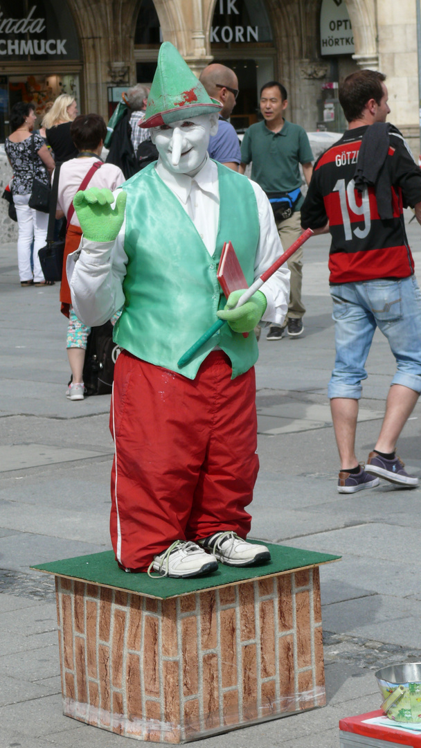 mr. pinnocchio, ein echter hingucker-nahe am marienplatz in München