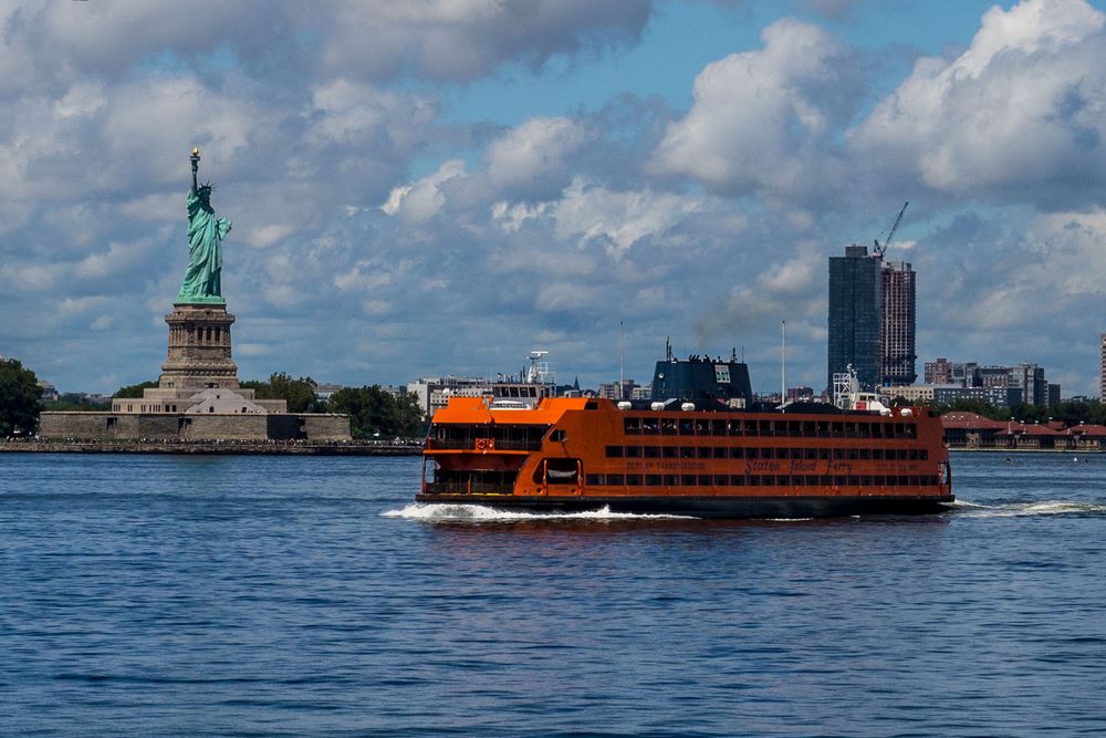 Mrs. Liberty and the ferry Foto & Bild north america, united states