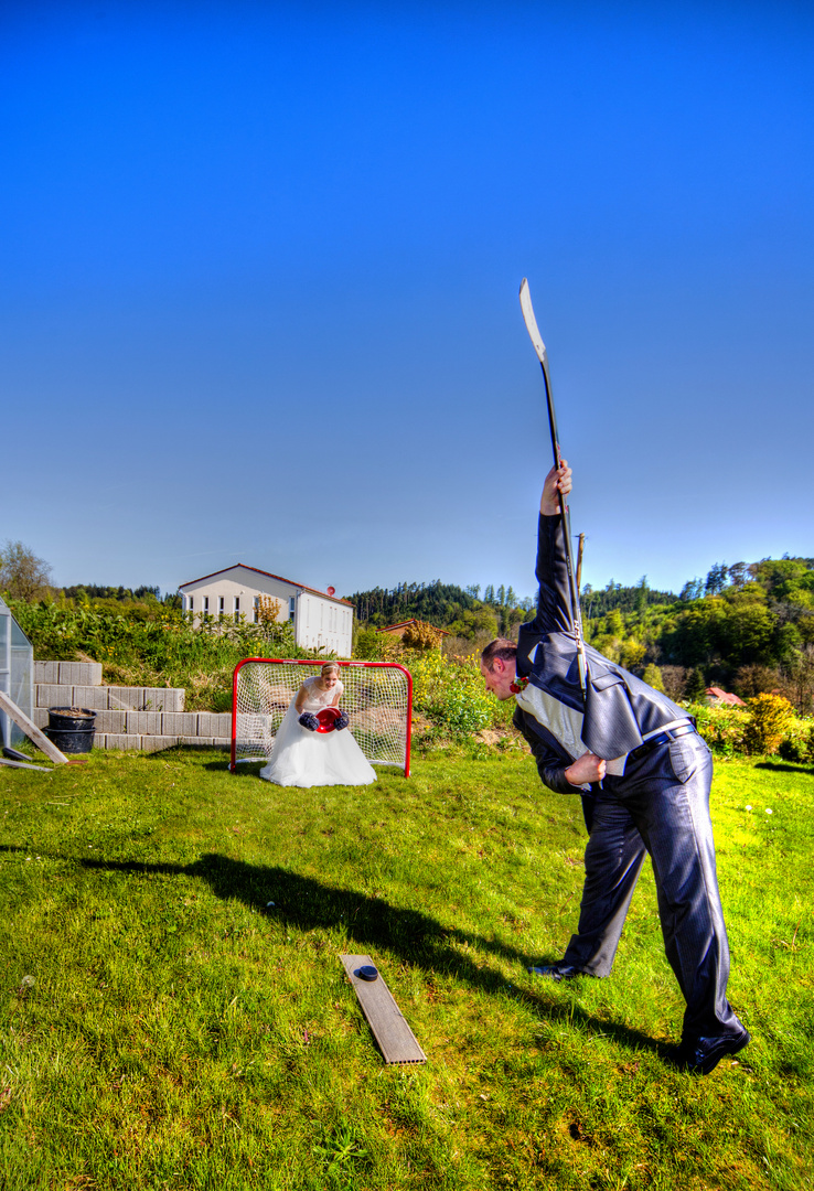 Mrs. Tupperware meets Mr. Icehockey