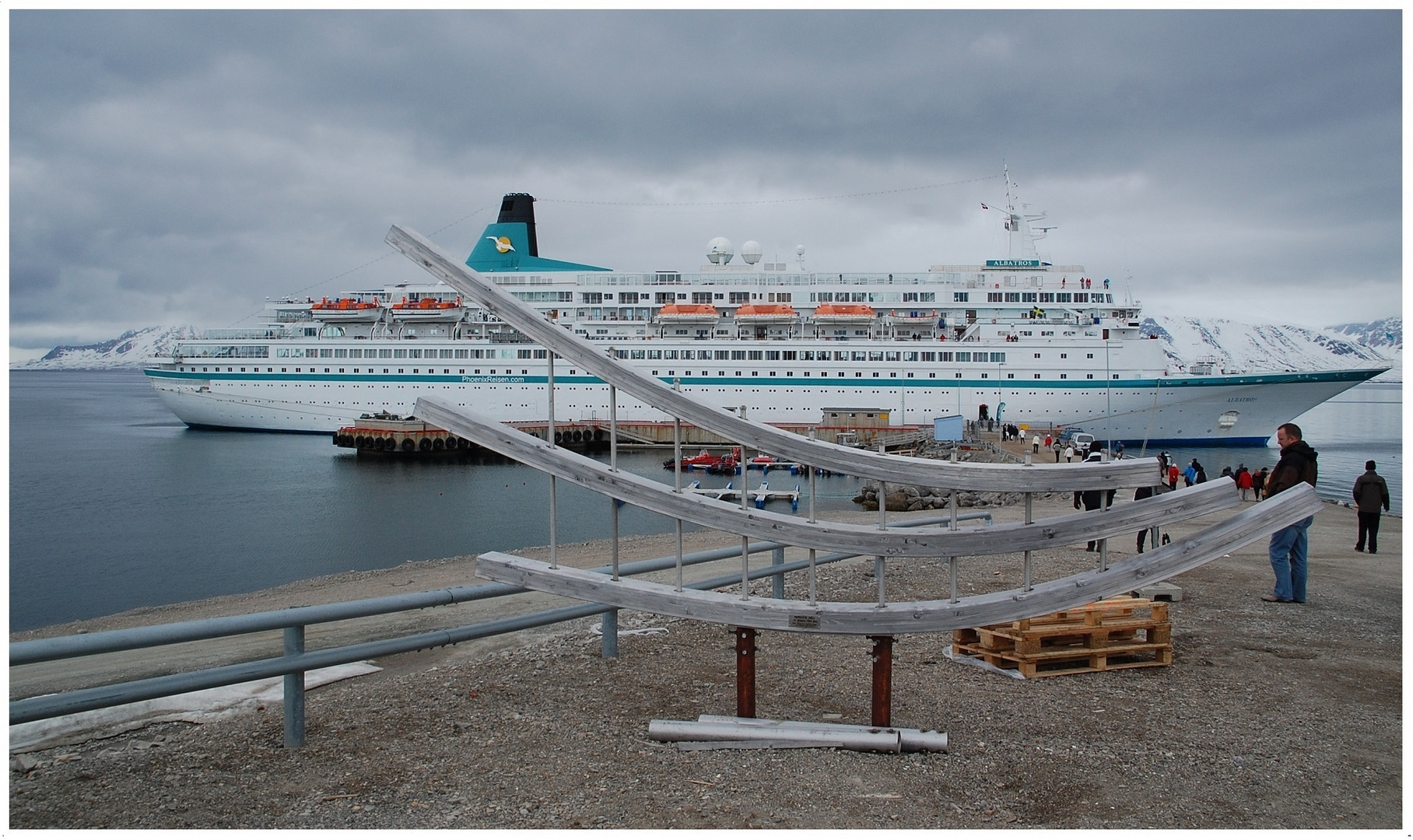 MS Albatros Anlandung in Ny Alesund - Spitzbergen Juni 2014