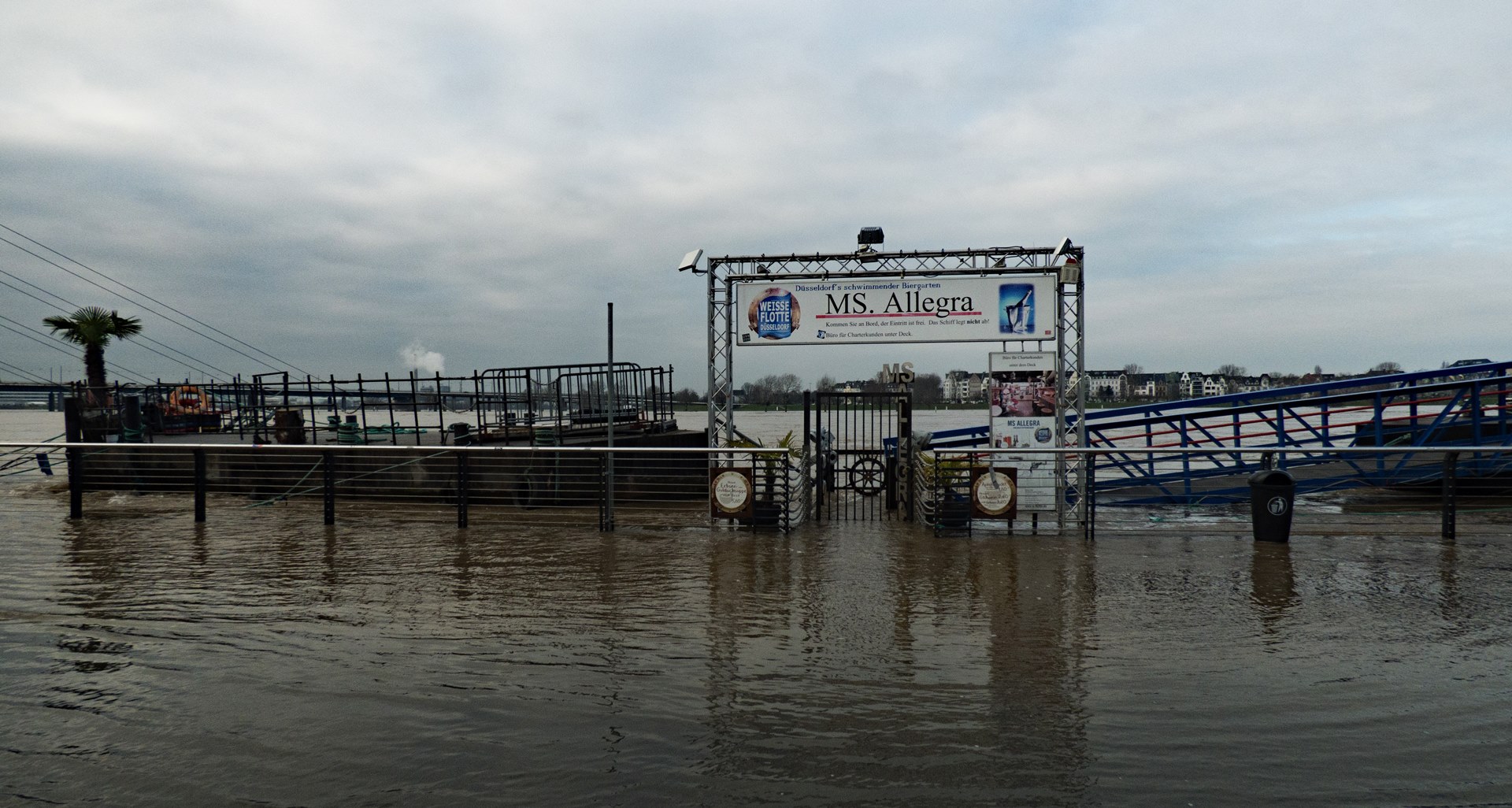 MS ALLEGRA bei Hochwasser