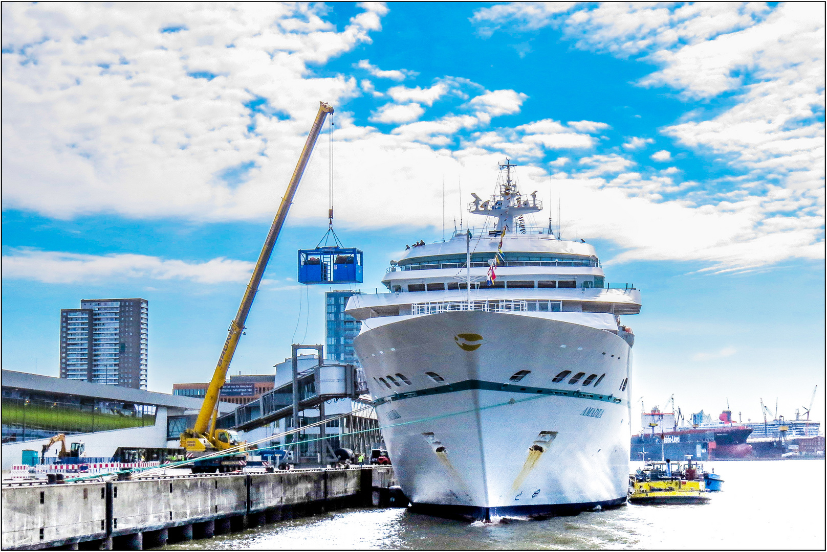 Ms AMADEA am Kreuzfahrt-Terminal HAMBURG-Altona ...