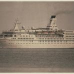 MS Astor in Kiel einlaufend