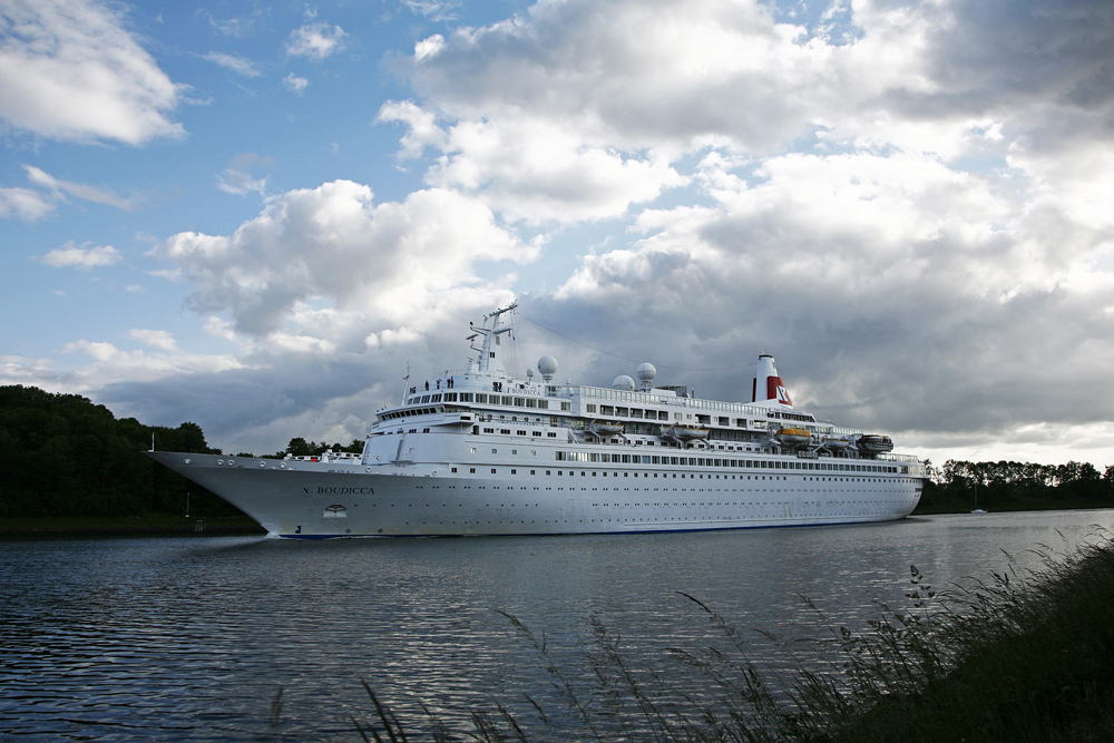 MS Boudicca im Nord-Ostsee-Kanal