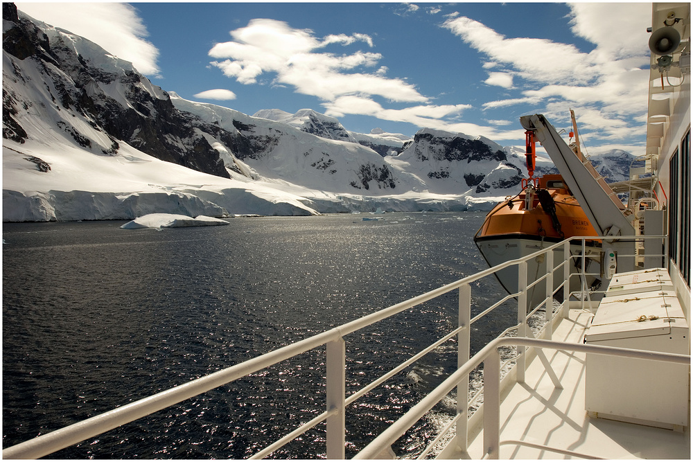 MS Bremen • Neumayer Channel