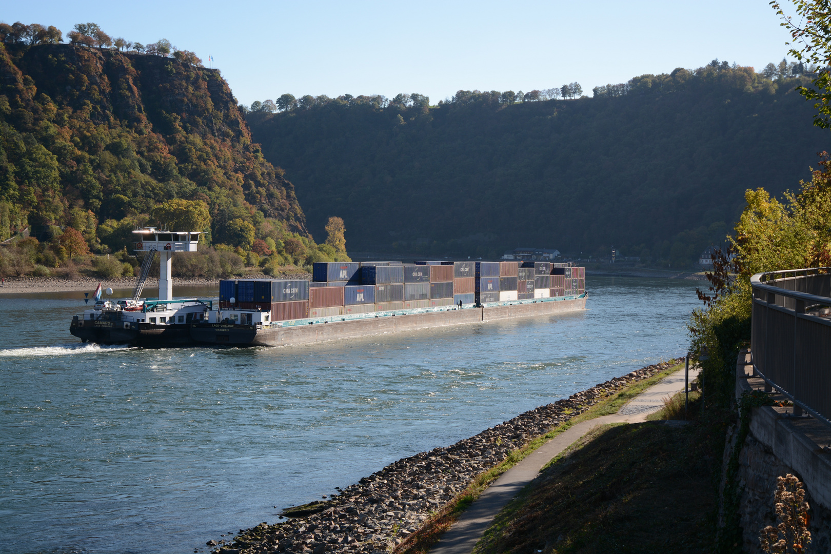 MS Camaro vor der Vorbeifahrt am Loreleyfelsen