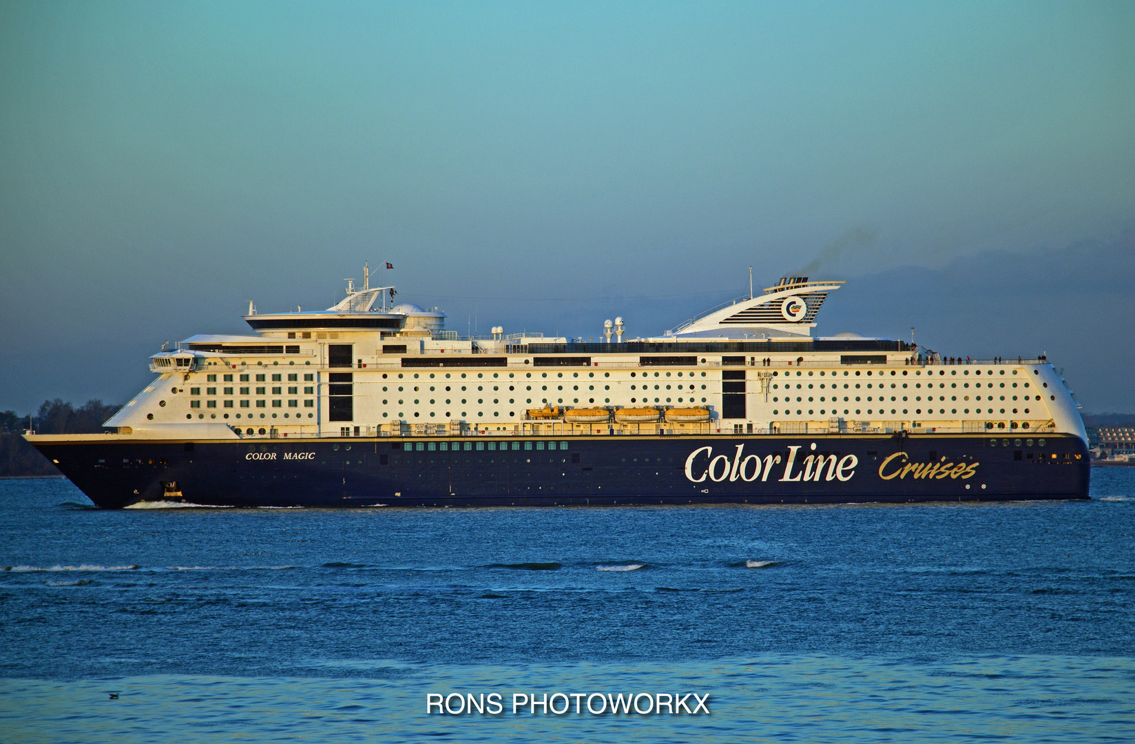 M/S Color Magic in der Kieler Förde