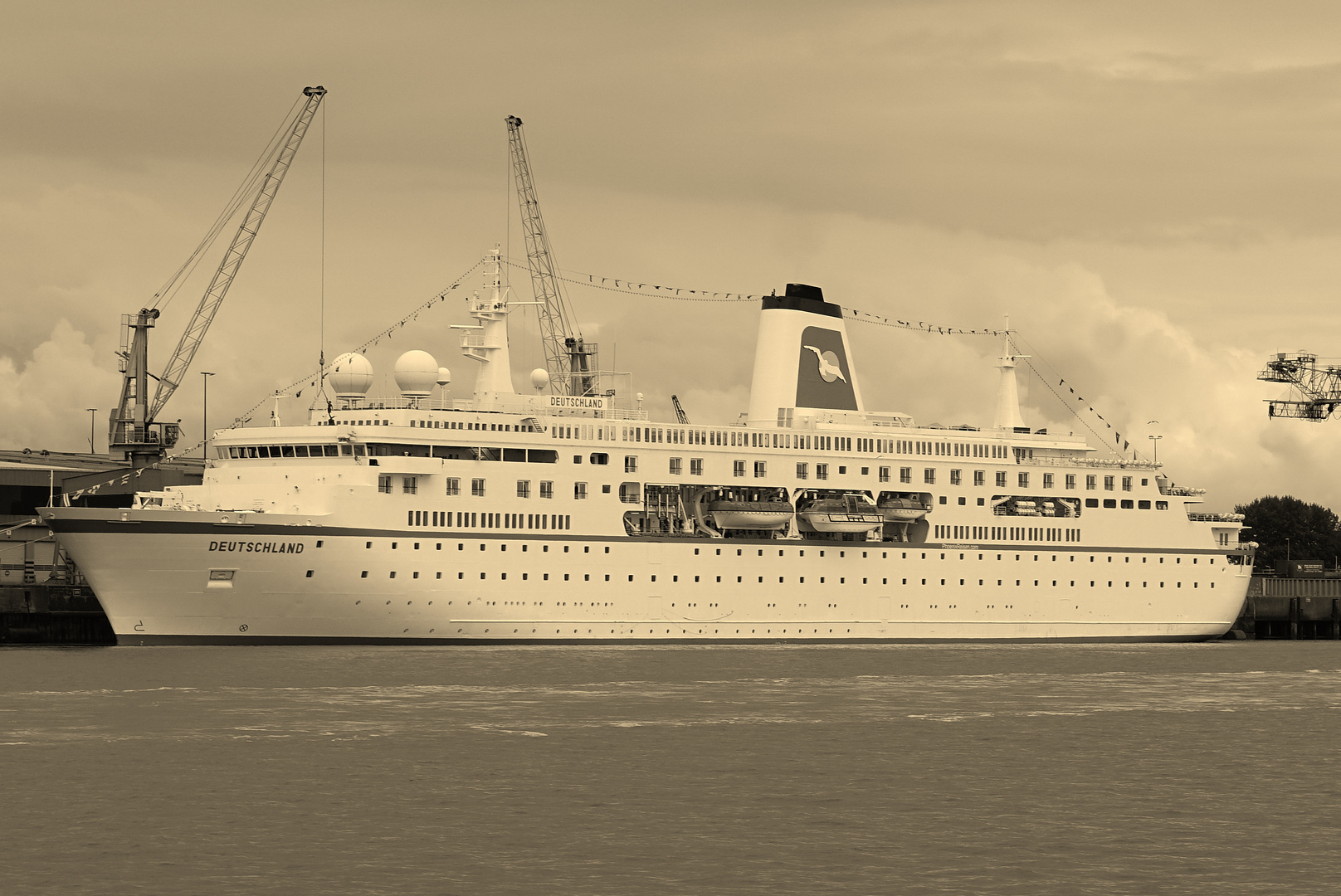 MS Deutschland in Sepia