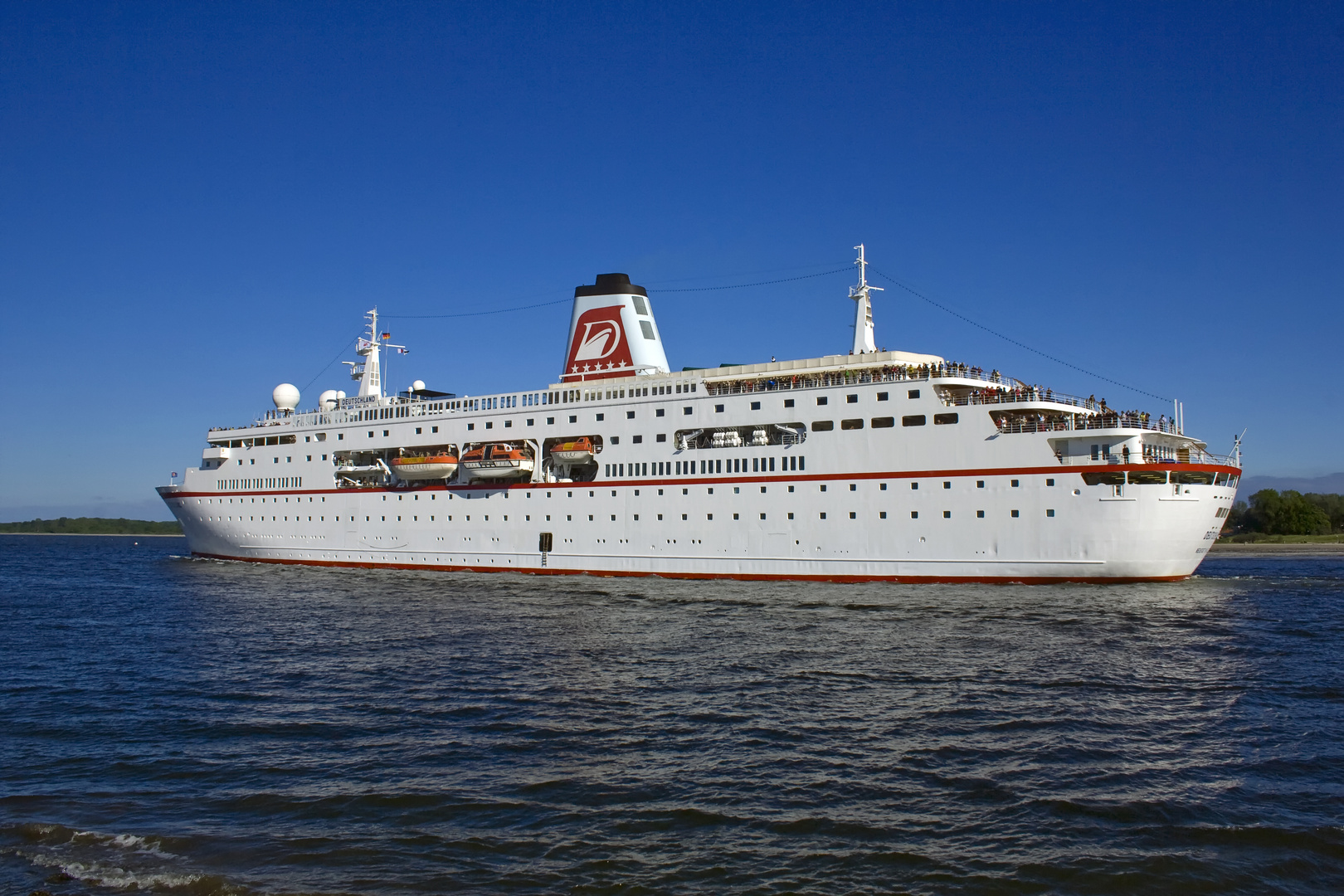 MS Deutschland in Travemünde