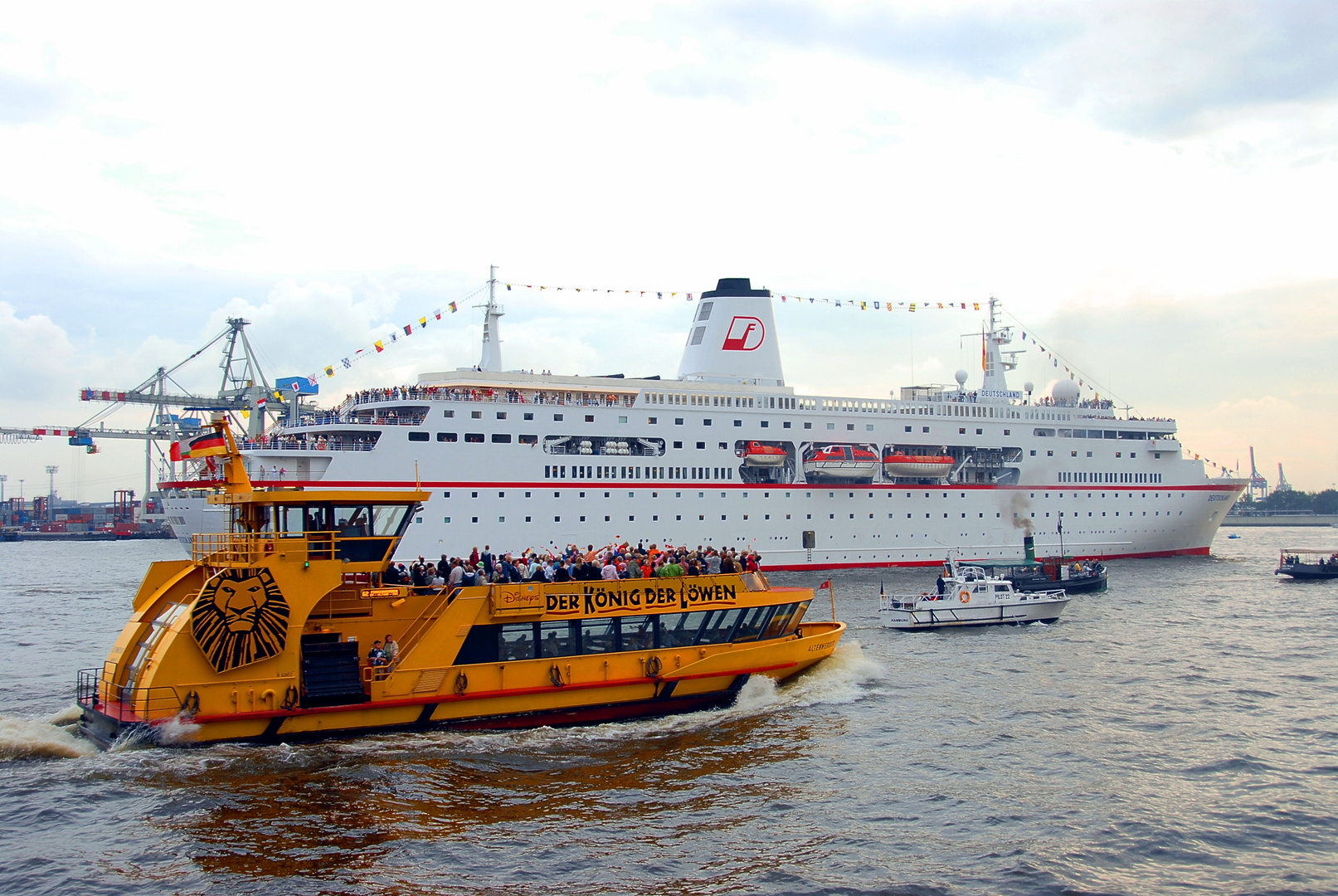 MS Deutschland leaving Hamburg